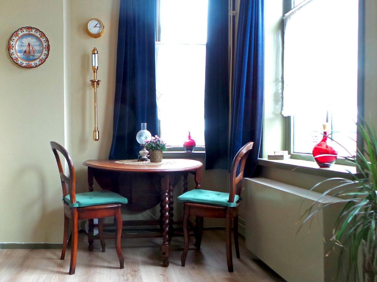 De Kapiteinshut Aan De Rivier Met Xl Ligbad En Sauna Lekkerkerk Esterno foto